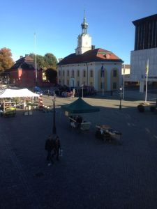 Utsikt mot torget från Galleri Sjöhästen